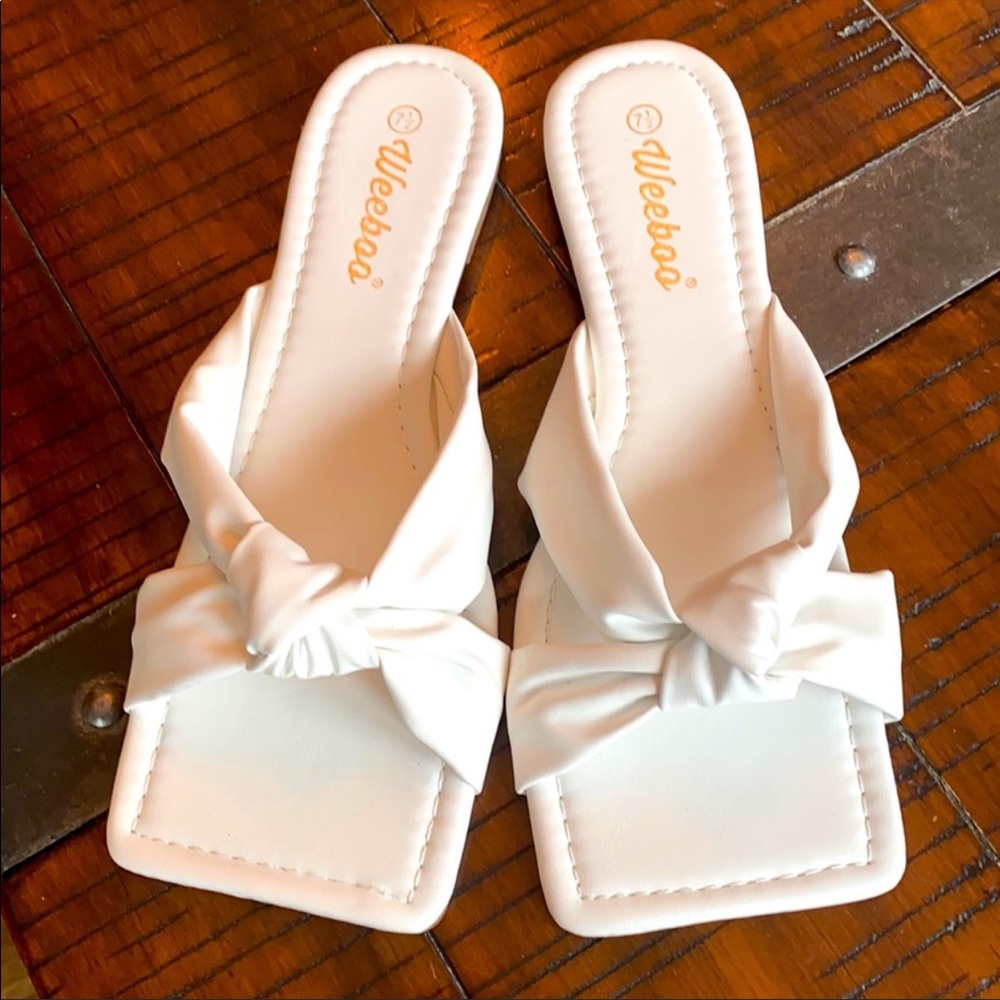 NWT Weeboo white twist knot sandals size 7.5